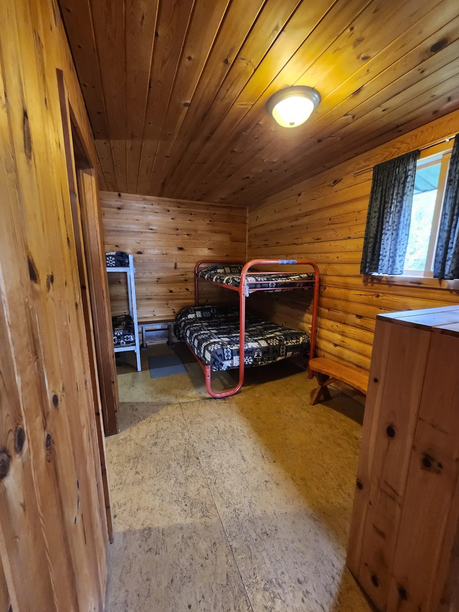 Cabin 1 - Photo 2